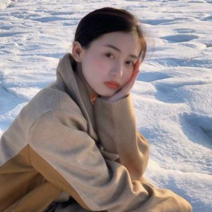 湿润多汁的宝贝女孩的热水按摩浴缸正在等你
